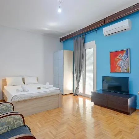 Xarilaou's Two-bedroom Treasure In Apartment *