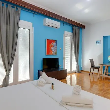 Xarilaou's Two-bedroom Treasure In Apartment Thessaloniki