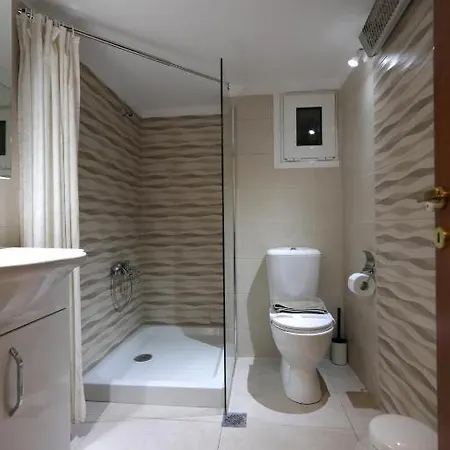 Xarilaou's Two-bedroom Treasure In Apartment Thessaloniki
